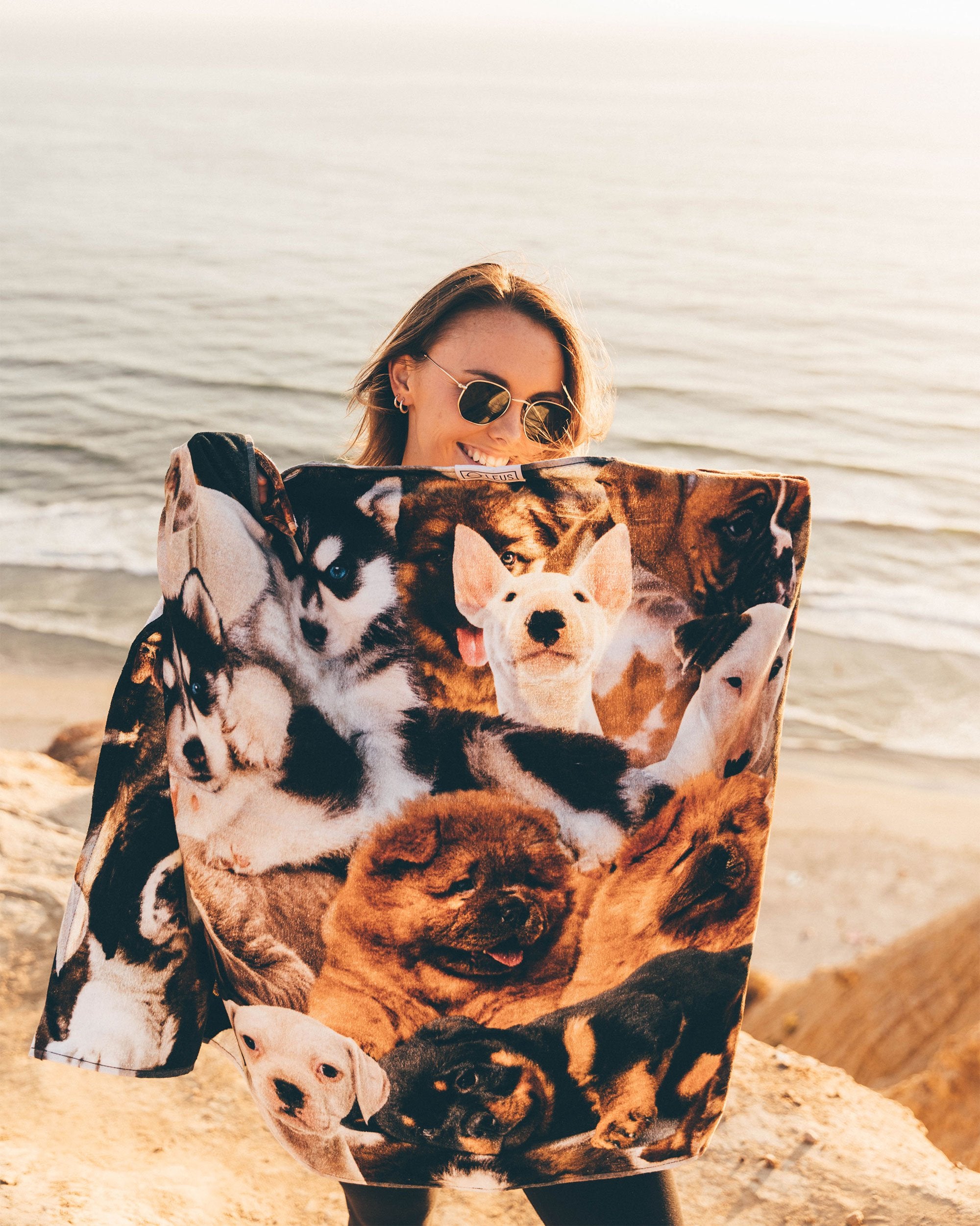 Leus Unisex Puppy Party Beach Towel