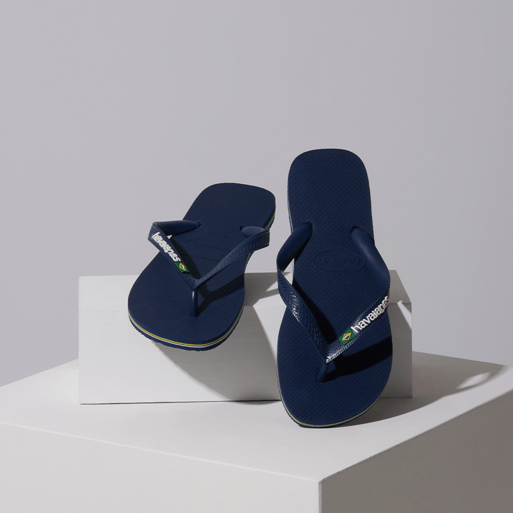 Havaianas Unisex Brazil Logo Sandal Navy Blue