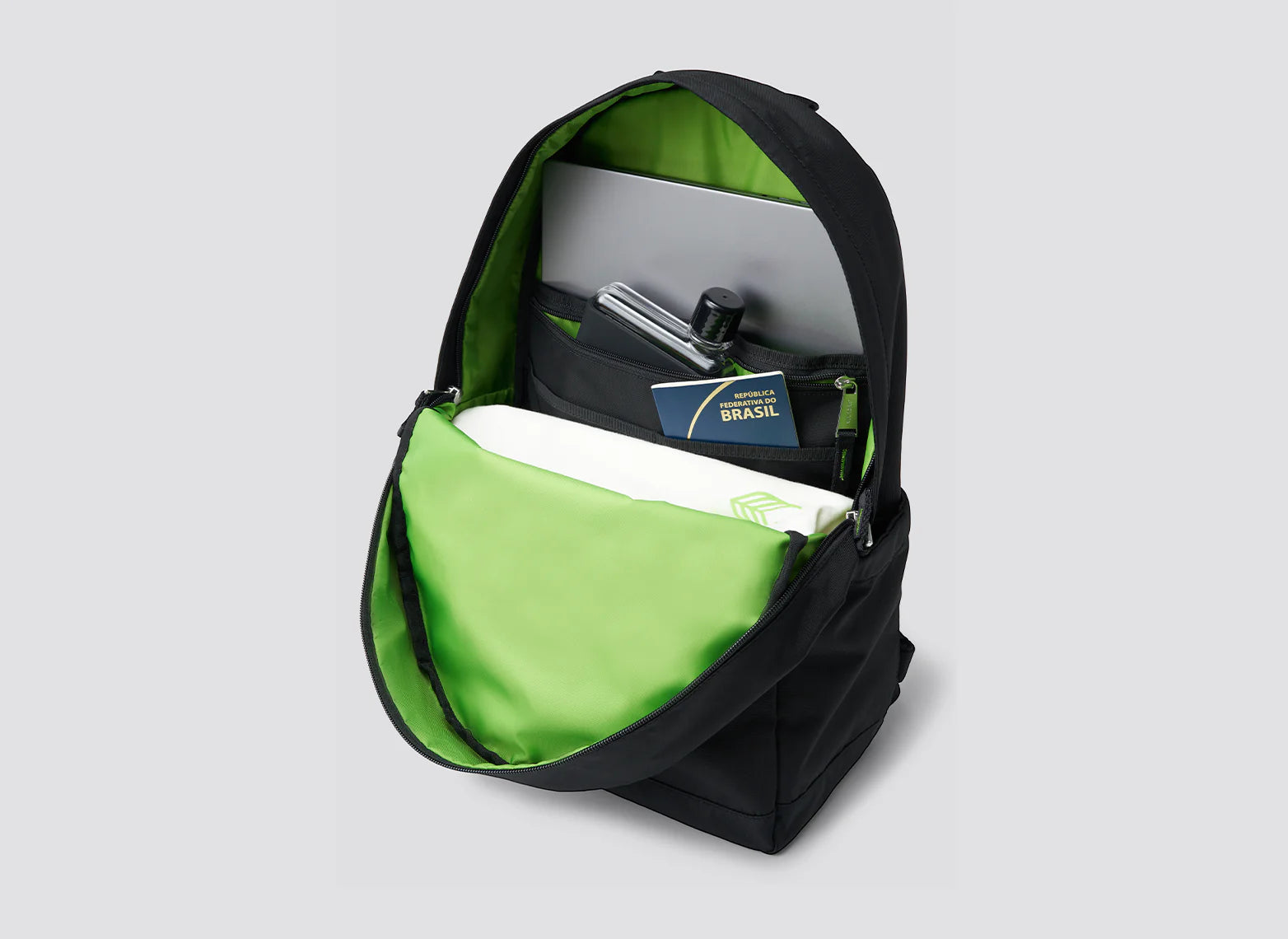 Cariuma Unisex JJ Backpack Military Green
