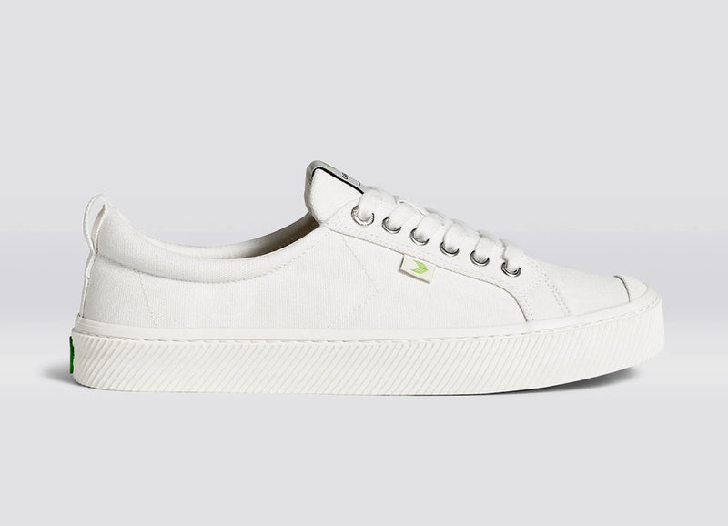 Cariuma Low Off-White Canvas Sneaker