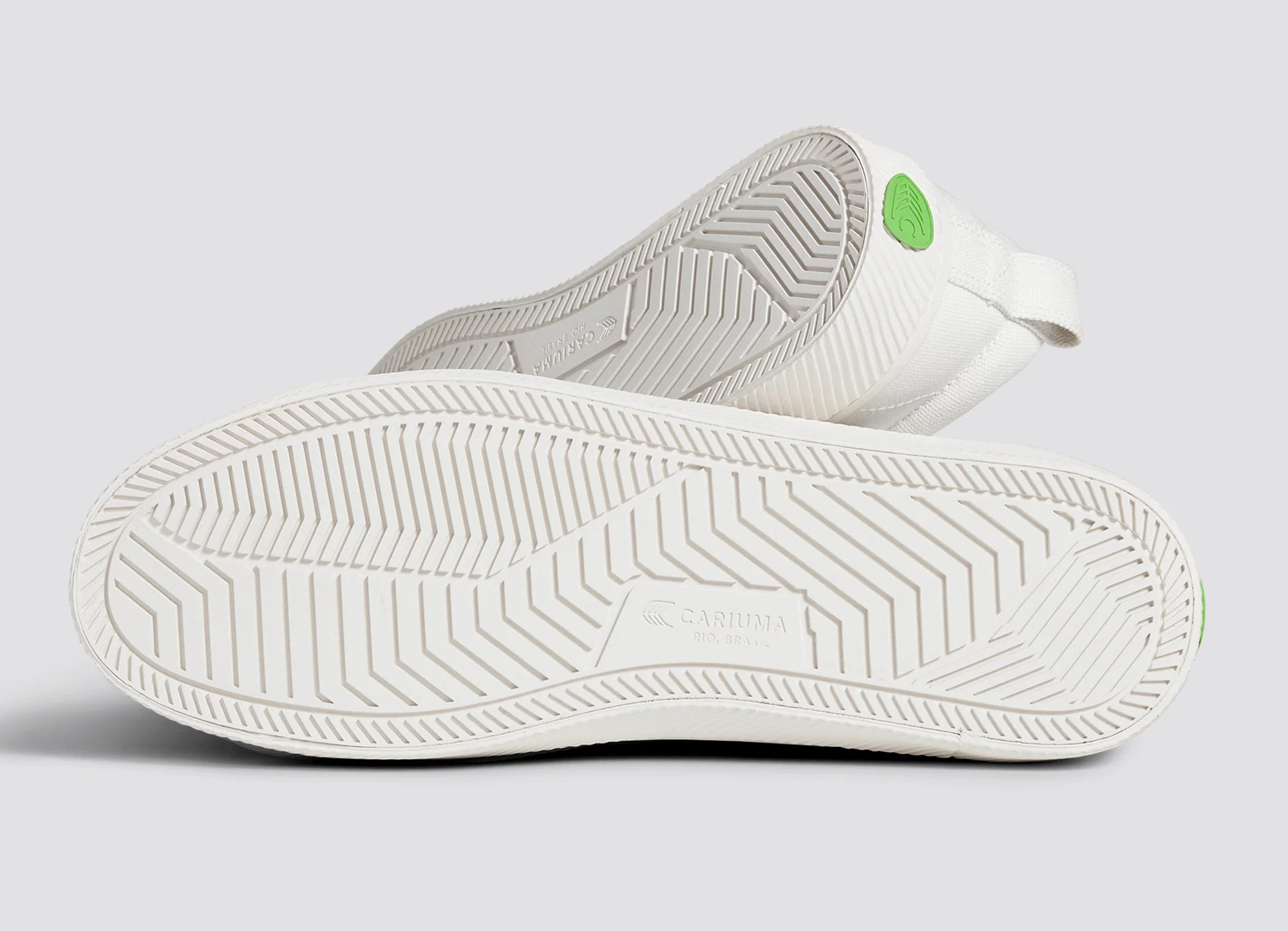 Cariuma Low Off-White Canvas Sneaker