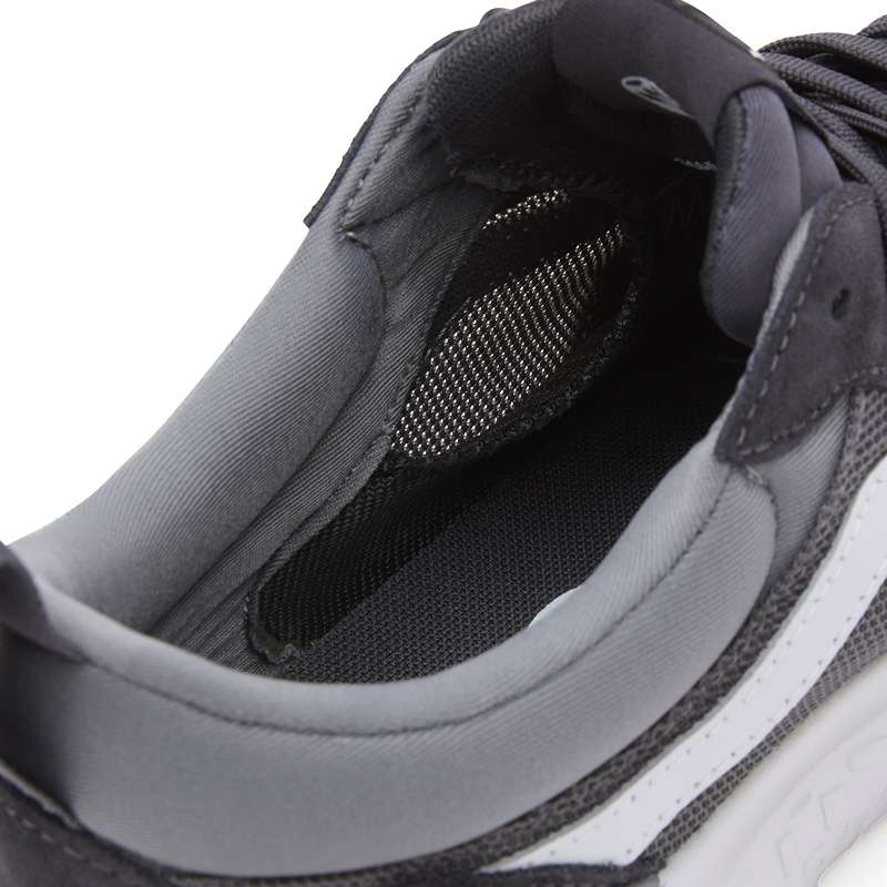 Vans Unisex Ultrarange Neo VR3 Sneaker