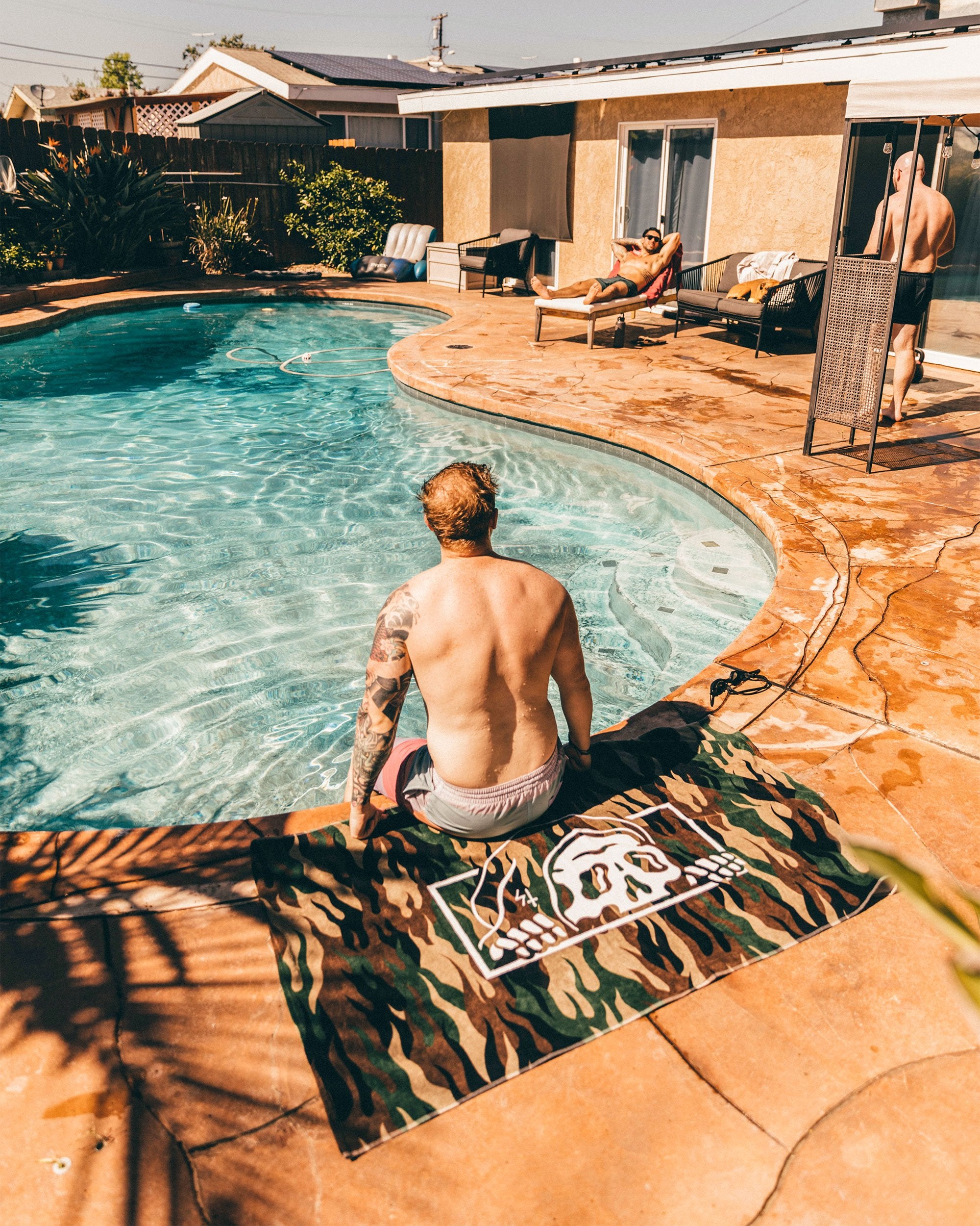Leus Sketchy Tank Beach Towel