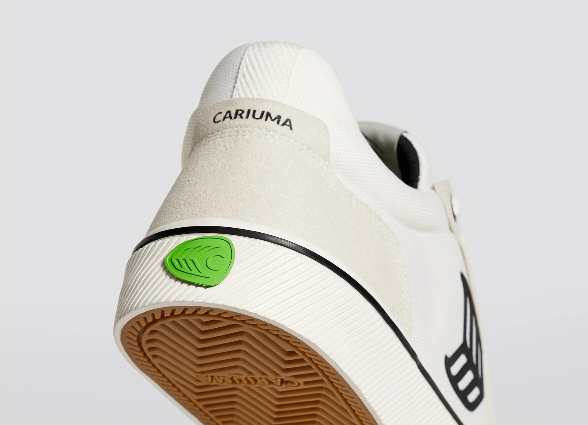 Cariuma Vallely Skate Vintage White Suede And Off-White